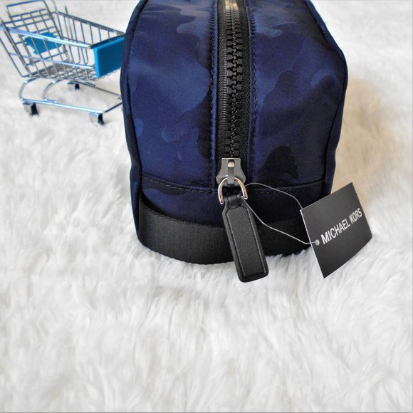 Michael Kors Kent Camo Jacquard Toiletry Kit - Picture 9 of 11